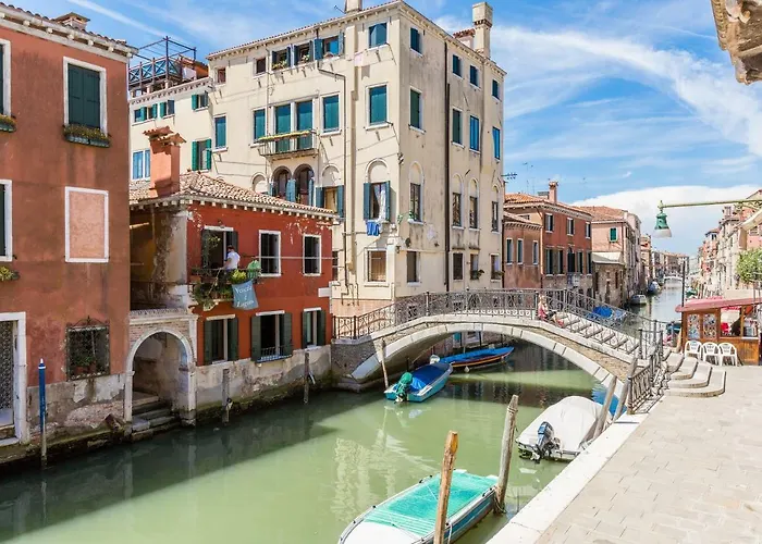 Ca' Tintoretto Canal View ヴェネツィア